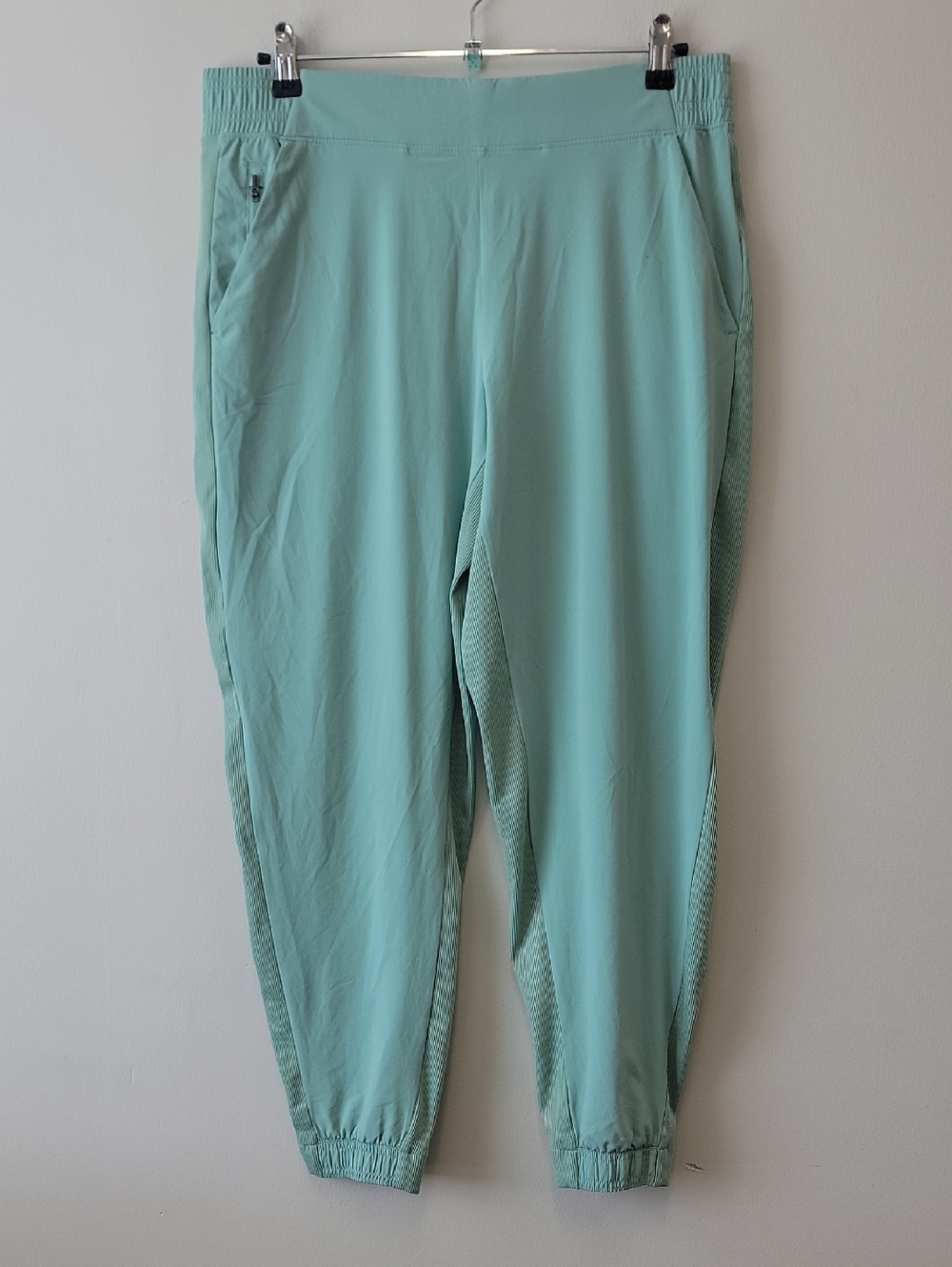 Athleta Sporty Outdoor Yoga Mint Green Track Joggers